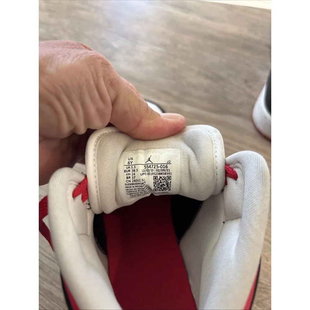 Air Jordan 1 Mid White Very Berry GS Youth Basketball Shoes Size 6 Y 554725-016‎